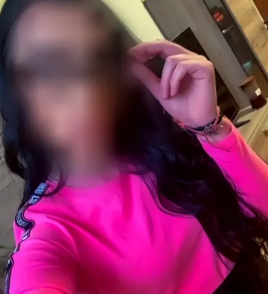 Claudia, 35