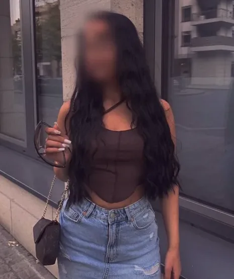 Emily, 19