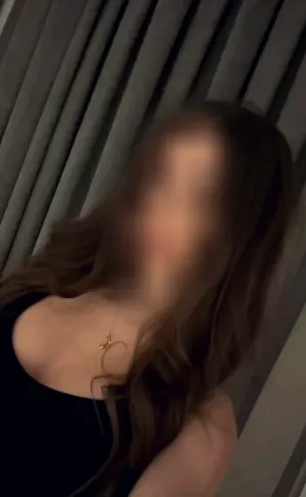 Emily, 28