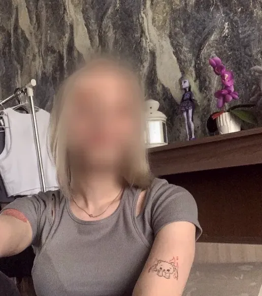 Emily, 19