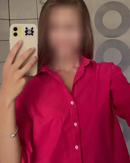 Lara, 27
