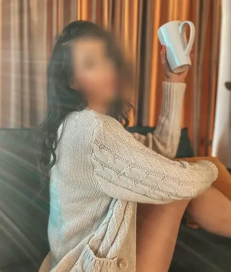 Sarah, 39