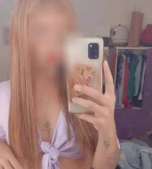Saskia, 33
